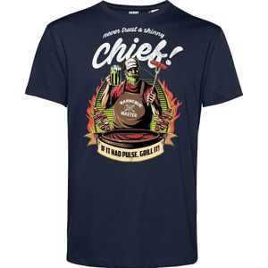 T-shirt Never Trust A Skinny Chief | Vaderdag cadeau | Vaderdag cadeau met tekst | Bbq schort mannen | Navy | maat 3XL
