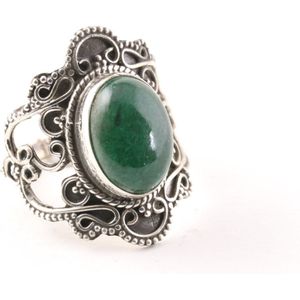 Bewerkte zilveren ring met jade - maat 18