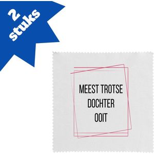 Akyol - meest trotse dochter ooit brillendoekjes - Dochter - trotse dochter - verjaardagscadeau - verjaardag - cadeau - cadeautje voor dochter - dochter artikelen - kado - geschenk - gift - 17,8 bij 17,8 cm - 2 stuks