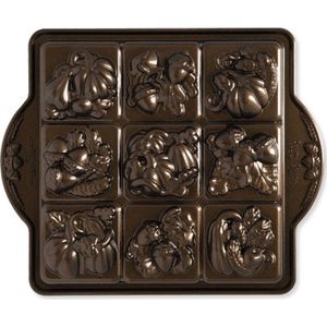 Bakvorm ""Seasonal Squares Pan"" - Nordic Ware | Fall Harvest Bronze