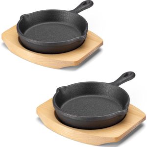 Navaris 2x mini gietijzeren koekenpan - Ø 10 cm - Pannen met houten onderzetter 14 x 11 cm - Pannenset vereenvoudigt het koken - Ovenbestendige pan