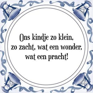 Tegeltje met Spreuk (Tegeltjeswijsheid): Ons kindje zo klein, zo zacht, wat een wonder, wat een pracht! + Kado verpakking & Plakhanger