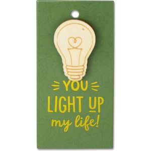 Houten broche op cadeaukaart - you light up my life - lamp