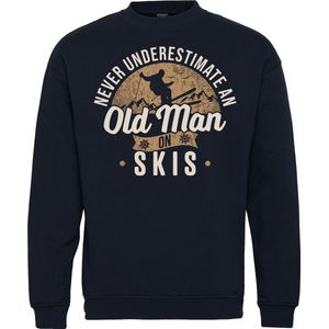 Sweater Never Underestimate An Old Man | Apres Ski Verkleedkleren | Fout Skipak | Apres Ski Outfit | Navy | maat XL