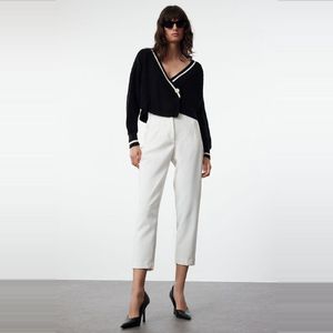 Trendyol Marineblauw Super Cropped Gebreide Vest Met Kleurblokken Twoaw23Hi00366