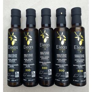 AANBIEDING: 5 prachtige flessen biologische extra vergine olijfolie. Rechtstreeks van ELEAS in Griekenland. Zet é�én op tafel, één in de keuken en geef er drie kado! Let op: zodra je deze olie proeft, houd je de drie flessen voor jezelf. Zoek op Eleas