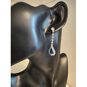 Elegante strass oorhangers met blauwe steen