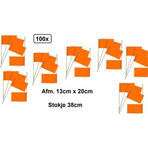 100x Papieren vlaggetjes oranje op stokje 20 x 13cm- EK Sport Holland Nederland festival zwaai vlag