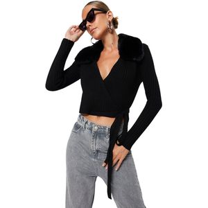 Trendyol Zwarte Crop Faux Fur Gedetailleerde Breiwerk Trui Twoaw24Kz00223