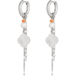 Joy Ibiza - Klaver bedel oorbellen - oorringen met bloem hanger en kettinkje - wit en oranje kraaltjes - klap scharnier - ear party boho - bohemian bloem - stainless steel