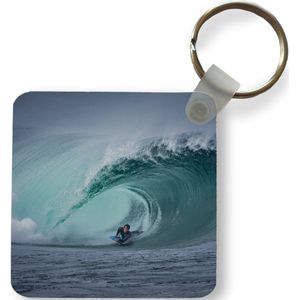 Sleutelhanger - Uitdeelcadeautjes - Surfer in grote golf - Plastic