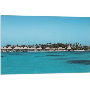 WallClassics - Vlag - Huisjes op een Tropisch Strand - 90x60 cm Foto op Polyester Vlag