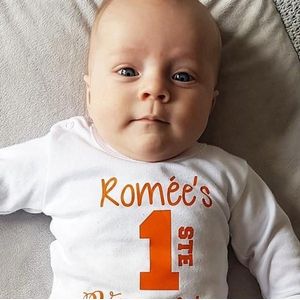 Cadeautip baby shirt oranje mijn eerste  WK Ek met naam - voetbal Nederland-  met eigen tekst / Rompertje met naam / Kraamcadeau nederlands elftal