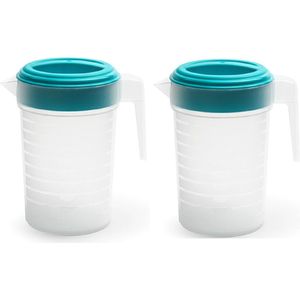 2x stuks waterkan/sapkan transparant/blauw met deksel 1 liter kunststofï¿½- Smalle schenkkan die in de koelkastdeur past