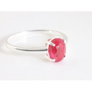 Fijne hoogglans zilveren ring met robijn - maat 17