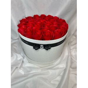 AG Luxurygifts rozen box - flower box - cadeau - moederdag - Valentijnsdag - luxe - soap roses - wit - rood