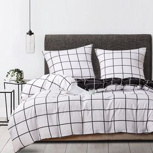 Stijlvolle Omkeerbare Beddengoedset met Geruit Design voor Modern Landhuisinterieur