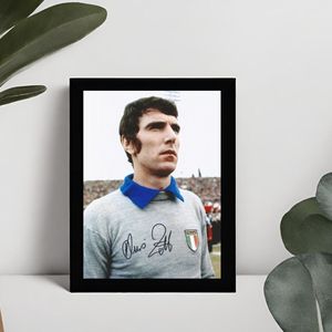 Dino Zoff Ingelijste Handtekening – 15 x 10cm In Klassiek Zwart Frame – Gedrukte handtekening – Italiaans Elftal - Voetbal - Keeper - Football Goalie