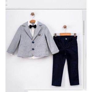 luxe jongens kostuum-kinderpak- kinderkostuum-4 delige set - grijsblauw gestreepte blazer, witte hemd, donkerblauwe kostuumbroek ,vlinderstrik -bruidsjonkers-bruiloft-feest-verjaardag-fotoshoot- 4 jaar maat 104