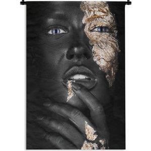 Wandkleed Black & Gold 2:3 - Een vrouw met gouden accenten Wandkleed katoen 120x180 cm - Wandtapijt met foto XXL / Groot formaat!