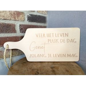 Creaties van Hier - serveerplankje - vier het leven - 35 cm - hout