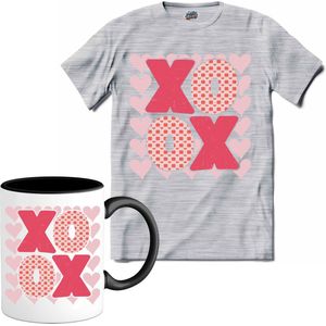Xoxo | Valentijn - Valentijnsdag - Cadeau - Kado - T-Shirt met mok - Unisex - Donker Grijs - Gemêleerd - Maat L