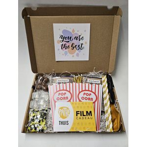 Film Pret Pakket - You are the Best met filmcadeaubon, mystery card met persoonlijke (video)boodschap en vele film-feestartikelen | Verjaardag | Jubileum | Zomaar