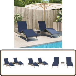vidaXL Ligbedden 2 st met tafel - Poly Rattan - Grijs Ligstoel - Lounge Stoel - Tuinset - Buitendecoratie - Relaxfauteuil