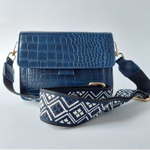 MICHELLE tas crossbody/schouder - blauw - luxe tas hengsel - ruim - 4 vakjes - chique - leather look - mooie afwerking