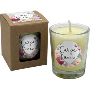 Wenskaarsje met bedeltje - Carpe Diem - Craft Doosje - Geurkaarsje in geschenkdoosje - met labeltje - vanille - sojawax