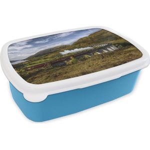 Broodtrommel Blauw - Lunchbox - Brooddoos - Een rode stoomlocomotief steekt een rivier over - 18x12x6 cm - Kinderen - Jongen
