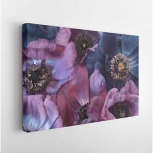 Fine art stilleven bloemen pastel kleur macro van een boeket / bos / collage van roze en violet blauwe anemoon bloesems met gedetailleerde textuur in vintage schilderstijl - Modern Art Canvas - Horizontaal - 1331368655 - 80*60 Horizontal