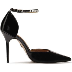 Lacquered pumps with two interchangeable straps