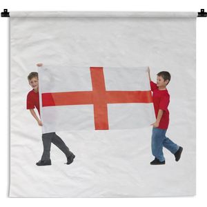 Wandkleed Vlag Engeland - Twee jongens die de vlag van Engeland dragen Wandkleed katoen 180x180 cm - Wandtapijt met foto