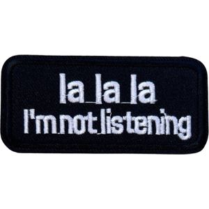 La La La I'm Not Listening tekst Opnaai Embleem Patch Sticker 8.4 cm / 4 cm / Zwart Wit
