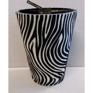Victoria with Love - Zebra - Large - Luxe kaars met etherische geuren - Zebra print op echte koehuid - 400 branduren