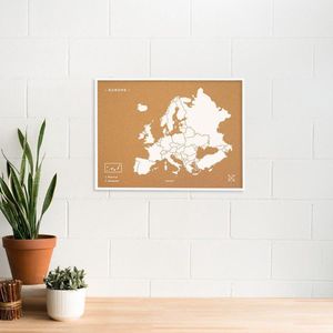 Miss Wood - kurken kaart Europa met witte frame - 60x45cm (L) - Wit