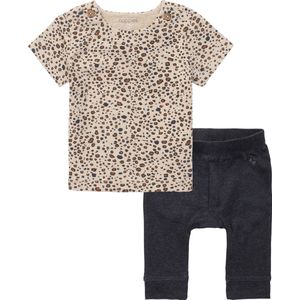 Noppies - kledingset - 2delig - broek Seaton Charcoal - shirt Stanley Sand met panterprint - Maat 62