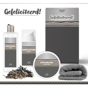 Geschenkset ""Gefeliciteerd!"" - 4 Producten - 650 Gram | Giftset voor hem - Luxe cadeaubox man - Douchegel - Bodylotion - Styling Gel - Verjaardag - Vader Vriend Collega - Wellness Pakket Cadeaudoos - Geslaagd - Diploma - Rijbewijs - Antraciet Zilver