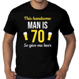 Grote maten verjaardag t-shirt 70 jaar - this handsome man is 70 give beer - zwart - heren - zeventig cadeau shirt XXXXL