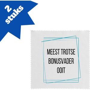 Akyol - meest trotse bonusvader ooit brillendoekjes - Papa - trotse bonusvader - vader cadeautjes - vaderdag - verjaardagscadeau - verjaardag - cadeau - geschenk - kado - gift - vader artikelen - 17,8 bij 17,8 cm - 2 stuks