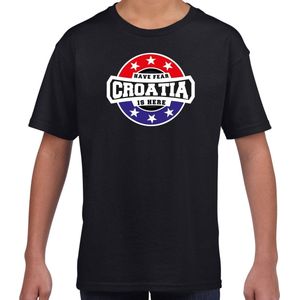 Have fear Croatia is here t-shirt met sterren embleem in de kleuren van de Kroatische vlag - zwart - kids - Kroatie supporter / Kroatisch elftal fan shirt / EK / WK / kleding 122/128