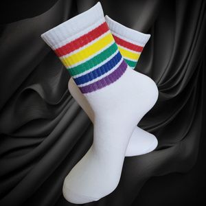Pride - Regenboog - Verjaardag cadeau - Grappige sokken - Tennis sokken - Leuke sokken - Vrolijke sokken – Aparte Sokken - Valentijn Cadeau - Luckyday Socks - Cadeau sokken - Socks waar je Happy van wordt – Maat 37-44