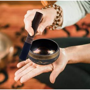 Tibetaanse Klankschaal Set - Bloem Van Het Leven - Schaal Met Aanstrijkhout & Kussen - Singing Bowl - Klankschaal - Meditatie - Yoga - Mindfulness - Zwart - Black -