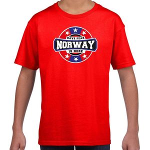 Have fear Norway is here t-shirt met sterren embleem in de kleuren van de Noorse vlag - rood - kids - Noorwegen supporter / Noors elftal fan shirt / EK / WK / kleding 146/152