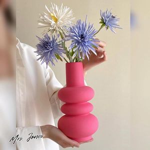 Mrs. Jones 984 inch hoge keramische vaas felroze bloemenvazen thuiskantoor bruiloft decor unieke tafel middenstuk boek plank woonkamer housewarming cadeau .