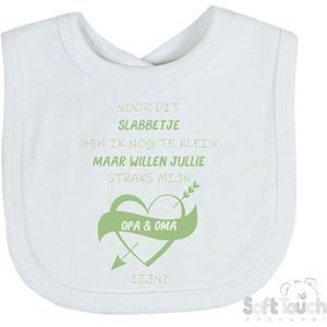 Soft Touch Slabber Slabbetje Slab Zwangerschap Aankondiging 2.0 ""Voor dit slabbetje ben ik nog te klein maar willen jullie straks mijn opa & oma zijn?"" Unisex Katoen Wit/sage green (salie groen) Maat 33x22 Cm