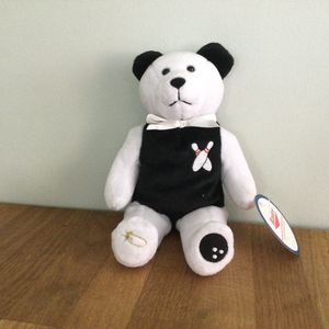 Bowling bowling wit zwarte beer met strik en bowlingpins op de borst geborduurd,  25 cm