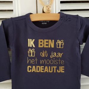 Shirtje baby tekst Ik ben dit jaar het mooiste cadeautje | Lange mouw | donker blauw | maat 86 | verjaardags t-shirt voor de eerste 1e verjaardag shirt verjaardagshirt 1 een jaar