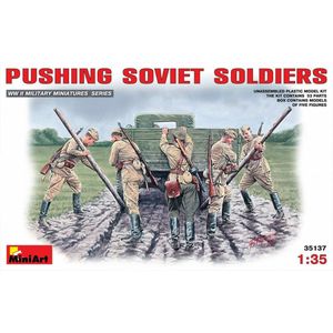 Pushing Soviet Soldiers - Scale 1/35 - Mini Art - MIT35137